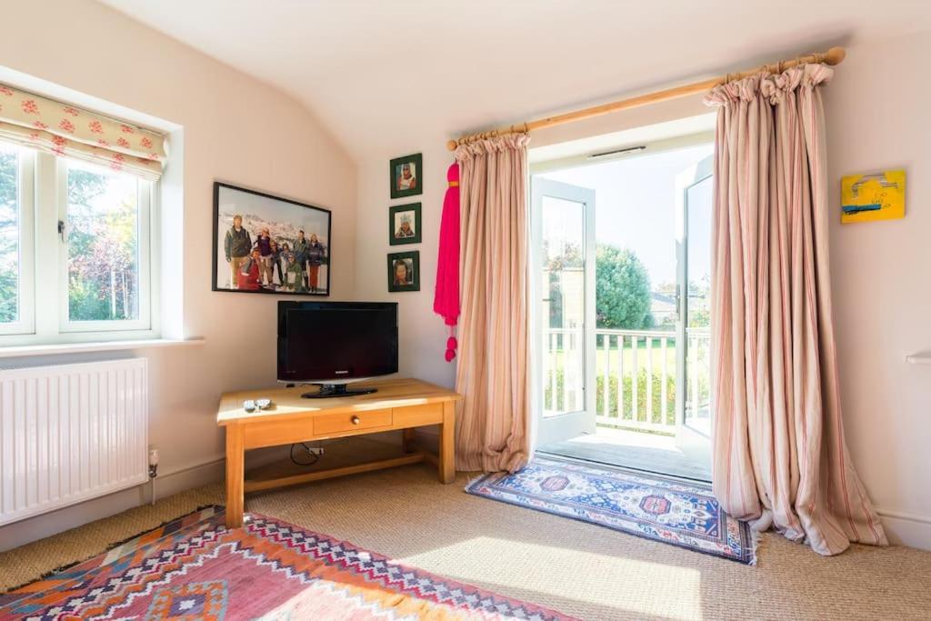 Charming Cottage Surrounded By Idyllic Garden In Peaceful Location In Central Charlbury Exterior foto